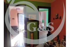 Entrada al segundo y tercer dormitorio o sala peque&ntilde;a con balc&oacute;n al frente